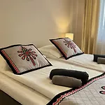 Πανσιόν Marta M & Sauna 3*