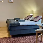 Πανσιόν Marta M & Sauna 3*