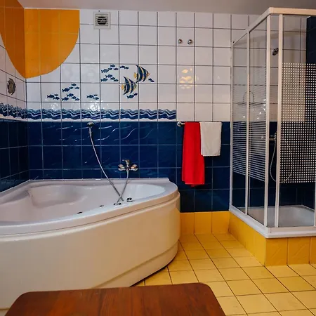 Marta M Sauna Jacuzzi زاكوباني