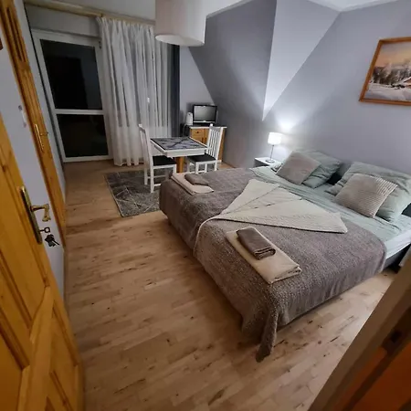 Marta M Sauna Jacuzzi بيت ضيافة