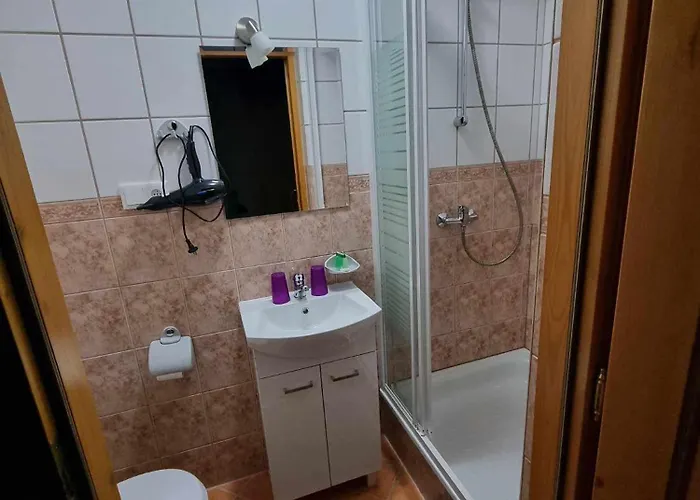 Marta M Sauna Jacuzzi Πανσιόν 3*